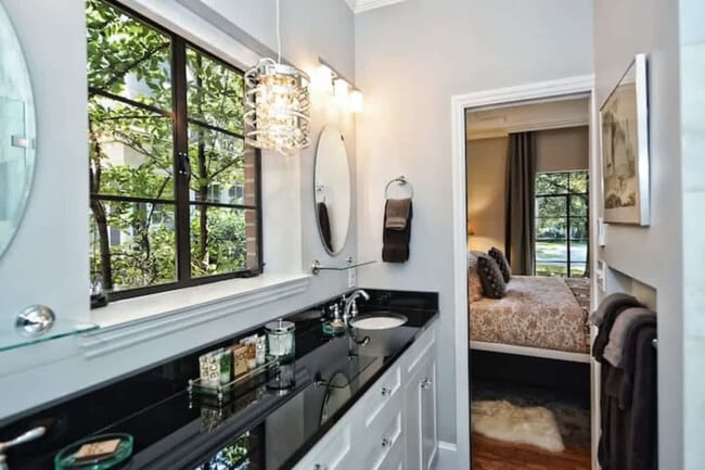 Building Photo - 600 Hermitage Ct