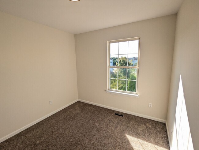 Building Photo - 7122 Collinsworth Pl