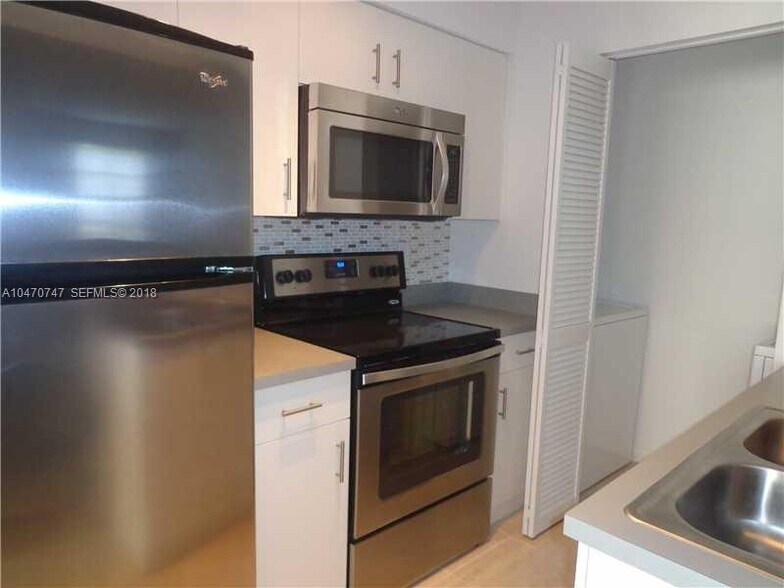 Building Photo - 1267 SW 46th Ave