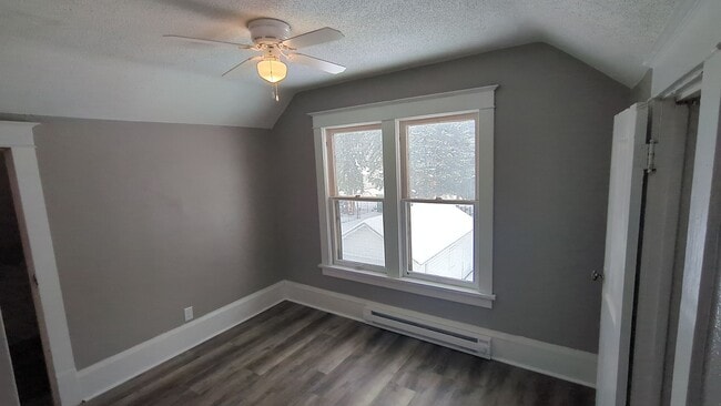 Building Photo - 3 Bedroom 1 bath home with lots of updates!