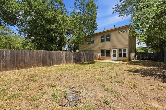 Building Photo - 6015 Ponca St