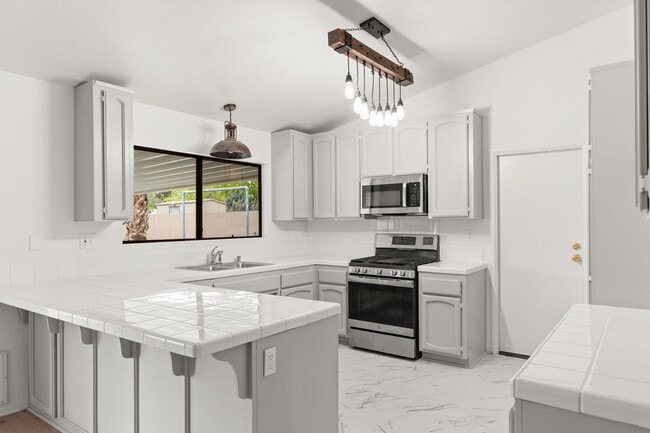 Building Photo - Recently Renovated Home