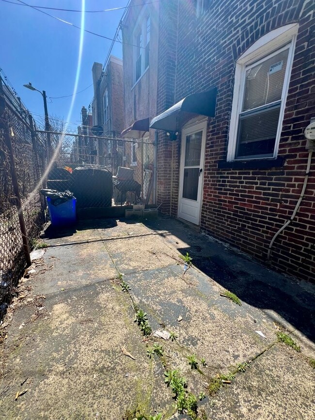 Building Photo - Gorgeous 3-Bedroom Townhome in Allegheny West! Available NOW!