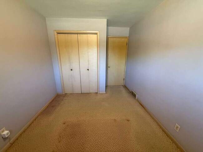 Building Photo - 3 BED 1.5 BATH SINGLE FAMILY HOME