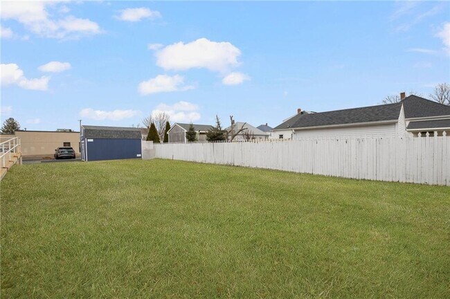 Building Photo - 1536 Cranston St