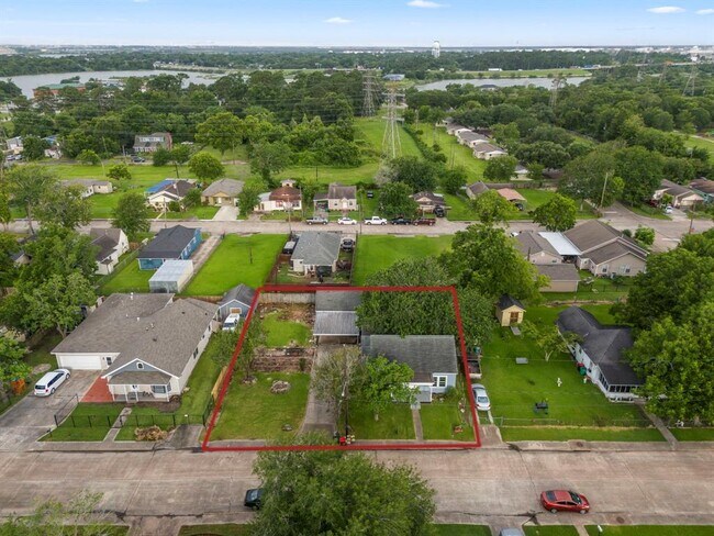 Building Photo - 1313 Elm St