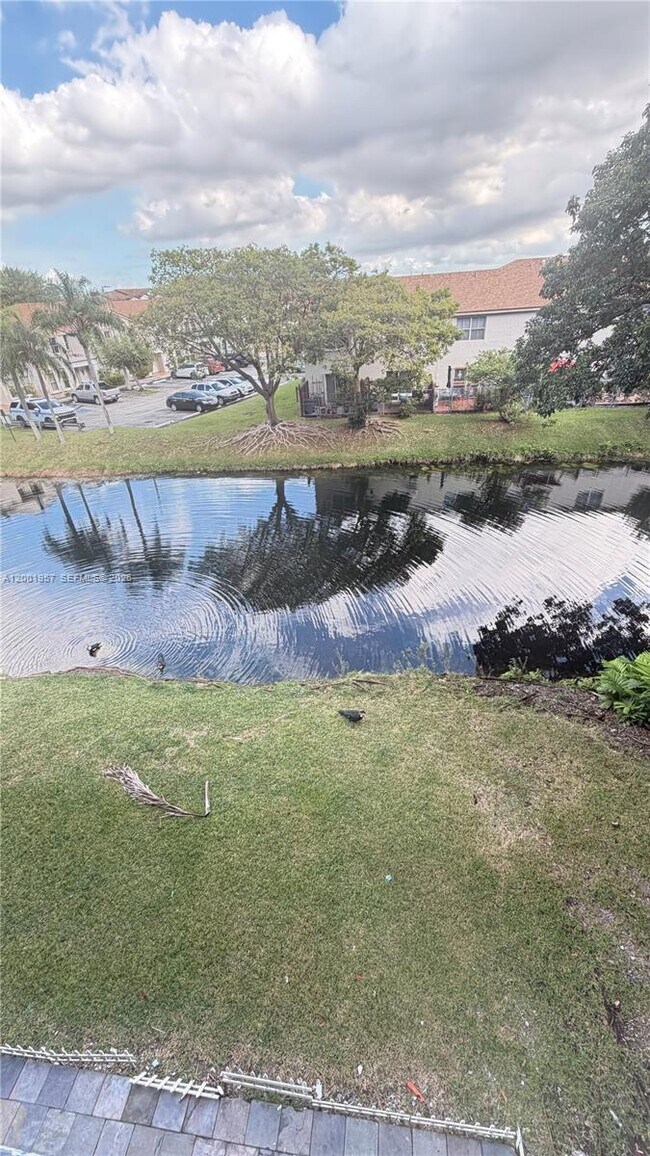 Building Photo - 9375 Fontainebleau Blvd