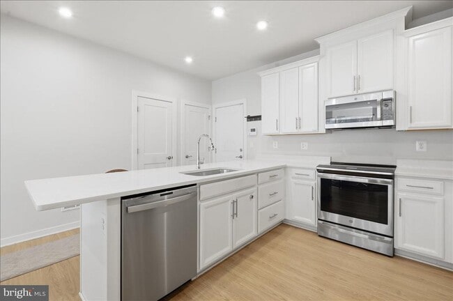 Building Photo - 13538 Sayward Blvd