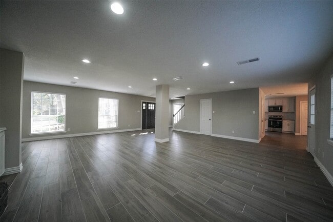 Building Photo - 7818 Beaufort Dr