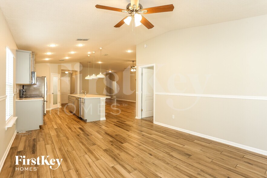 Building Photo - 4145 Emilio Ln