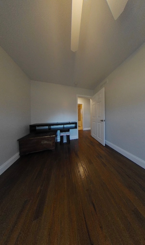 Building Photo - 540 Airy Ave