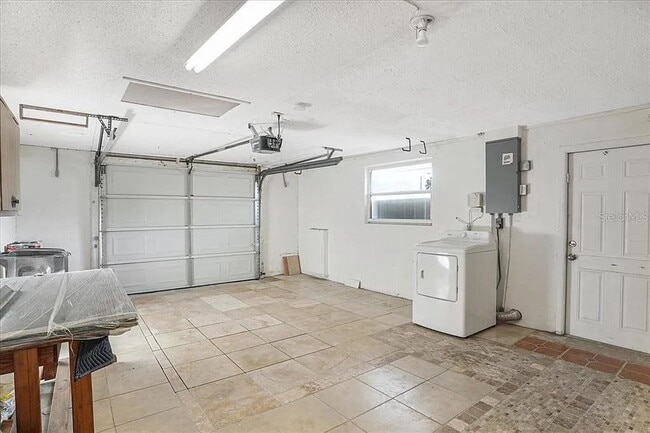 Building Photo - Fully Renovated 2-Bed, 2-Bath Retreat in G...