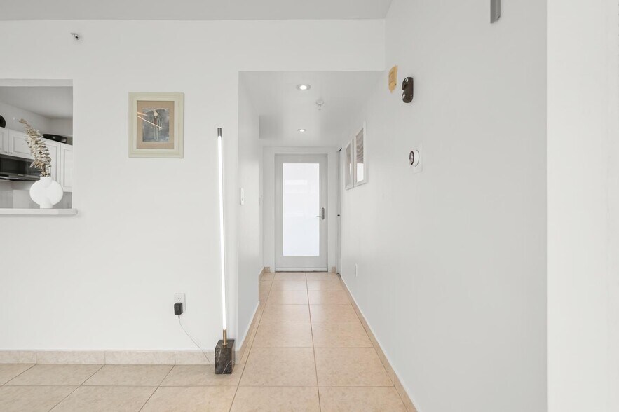 Building Photo - 7800 Collins Ave