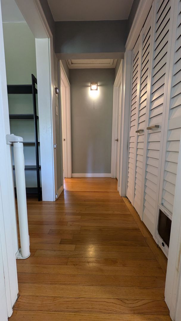 Building Photo - Charming two bedroom one bath cottage with...
