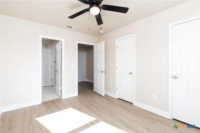 Building Photo - 806 Meadow Cir