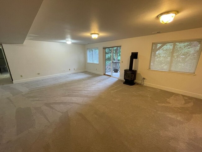 Building Photo - 4303 Kingsway
