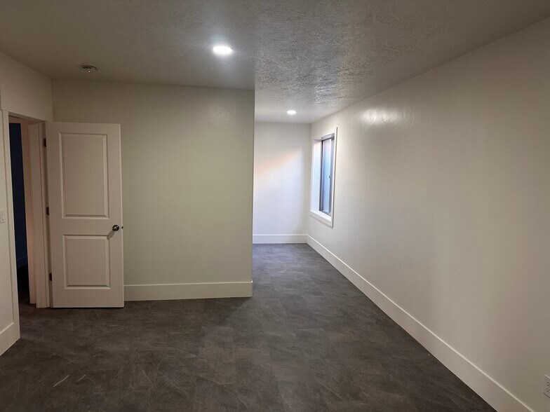 Building Photo - 9476 N Timpanogos Cv
