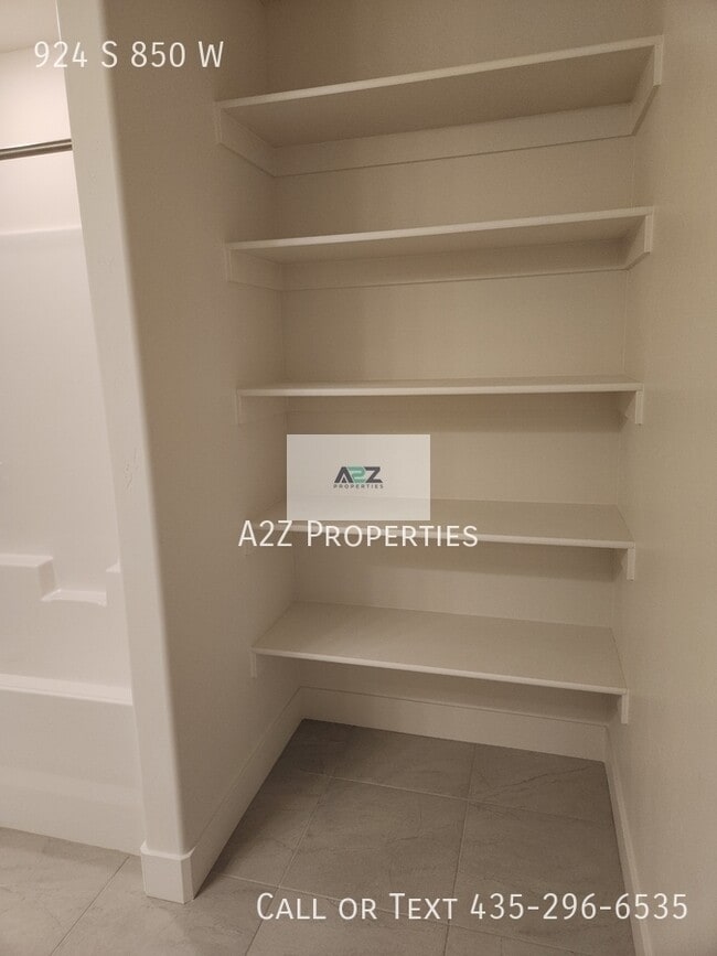 Building Photo - 924 S 850 W