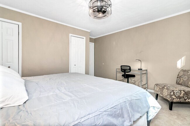 Building Photo - Very Private 3-Bedroom Home with Huge Yard...