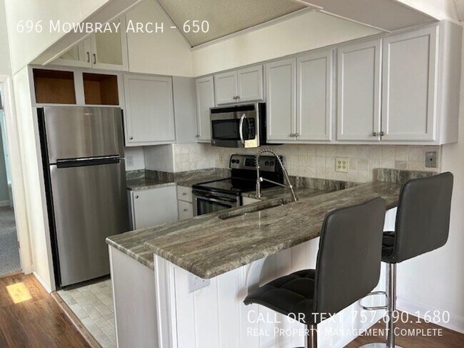 Building Photo - 1 bedroom, 1 bath, 960 SF apartment locate...