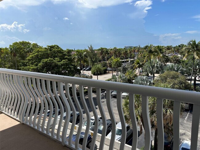 Building Photo - 4020 Galt Ocean Dr