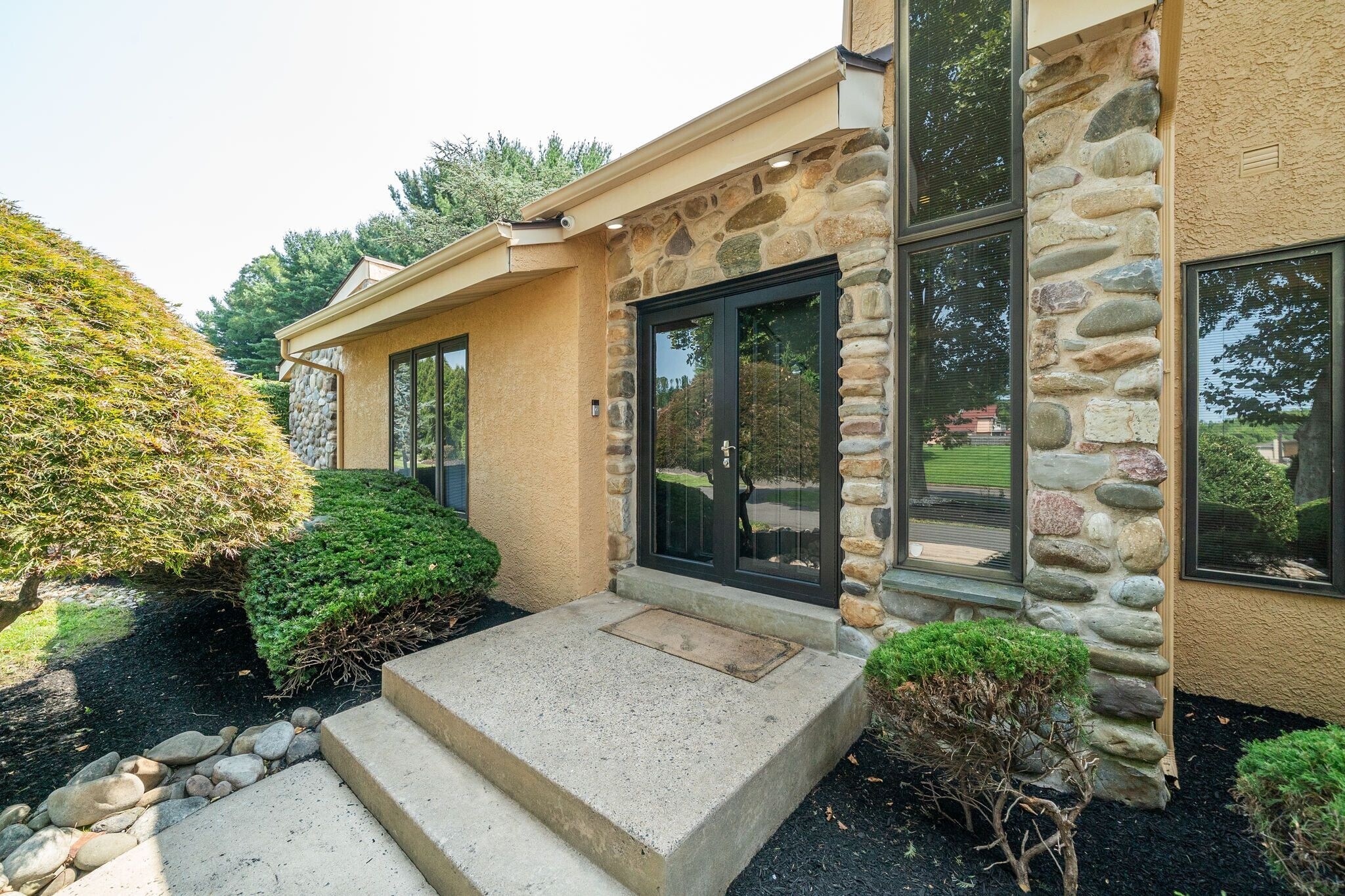 Building Photo - 468 Long Ln
