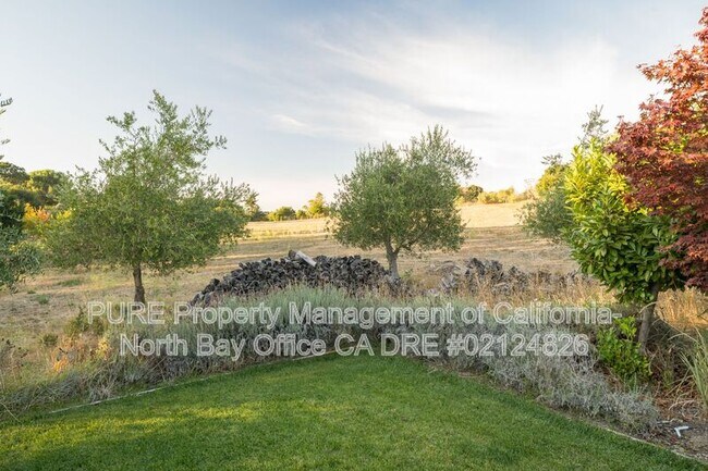 Building Photo - 202 Petersen Ln