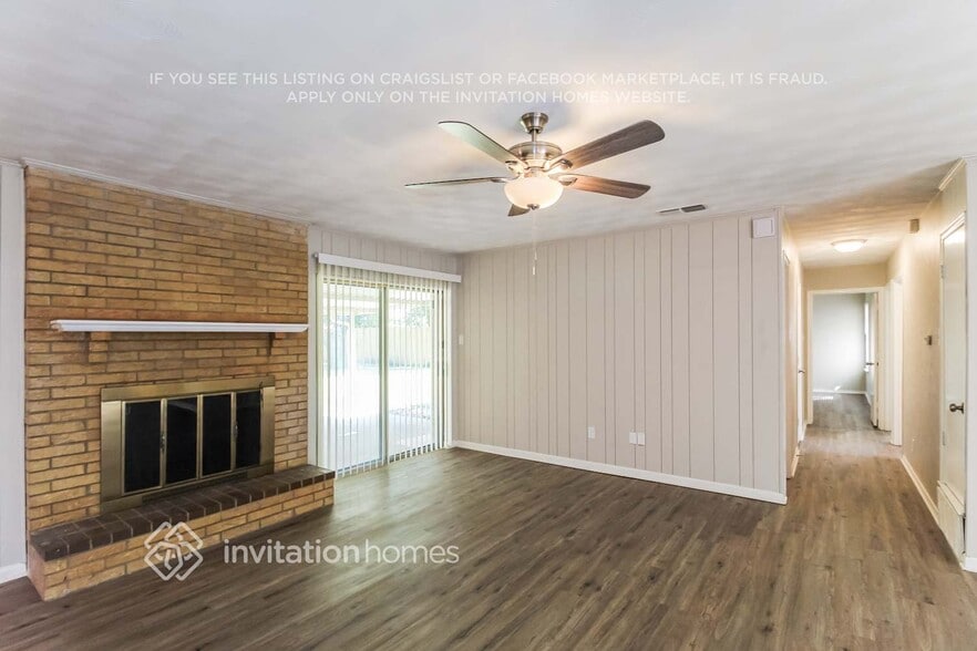 Building Photo - 805 Poinsettia Dr