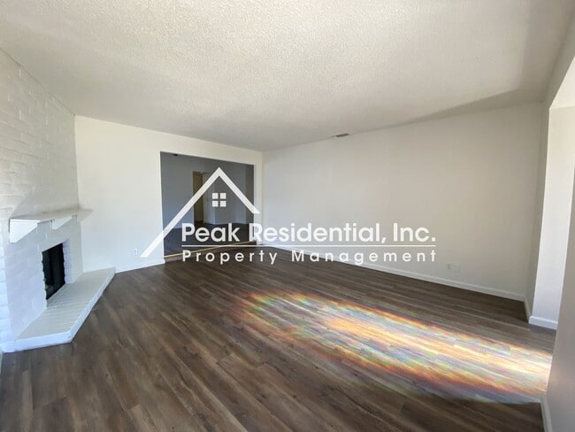 Building Photo - Charming Citrus Heights 3bd/2ba Duplex with 2 Car Garage