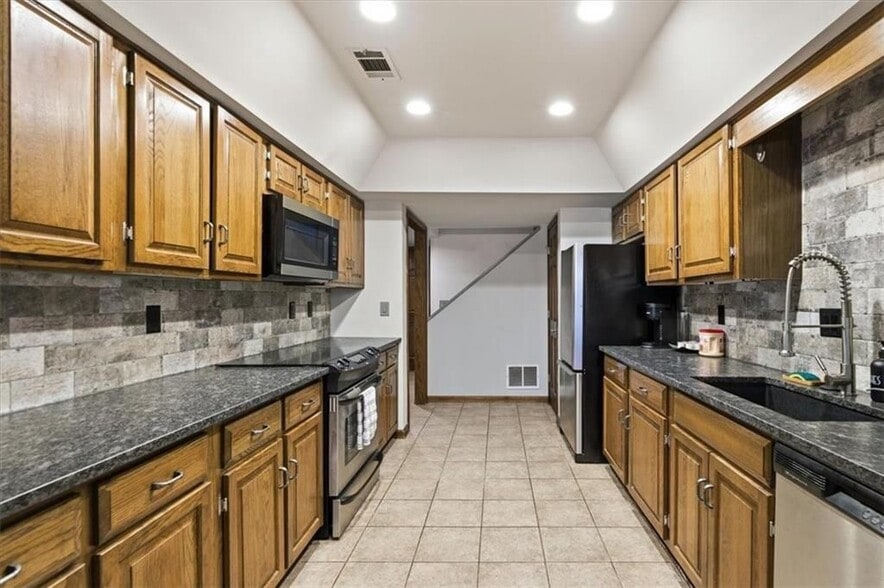 Building Photo - 2970 Woodruff Dr