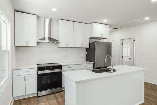 Building Photo - 936 Byron Dr SW