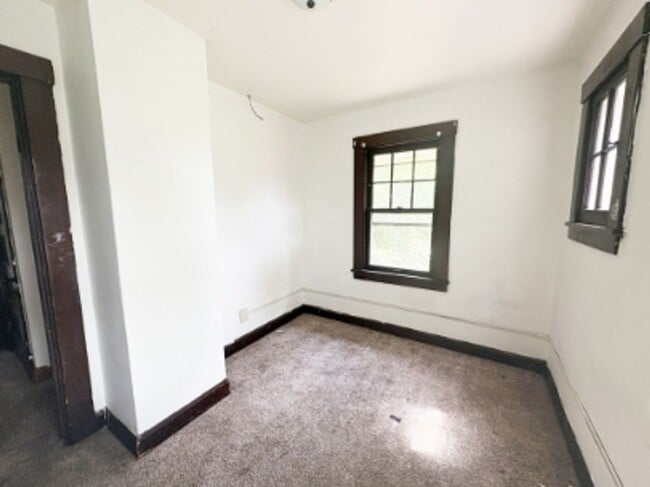 Building Photo - 800 N 6th St