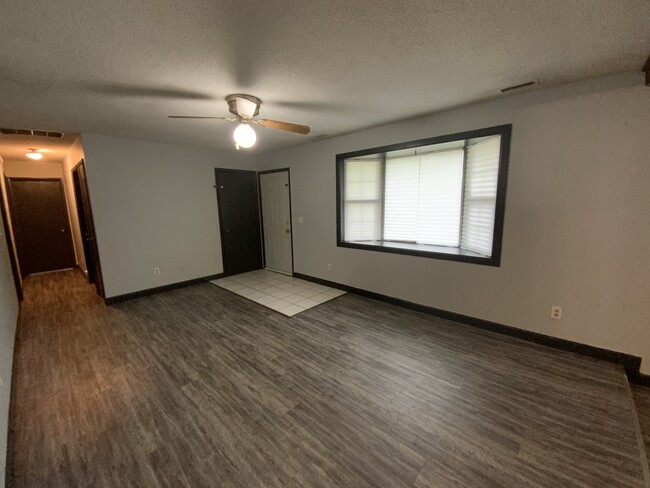 Building Photo - 921 Blue Ridge Dr