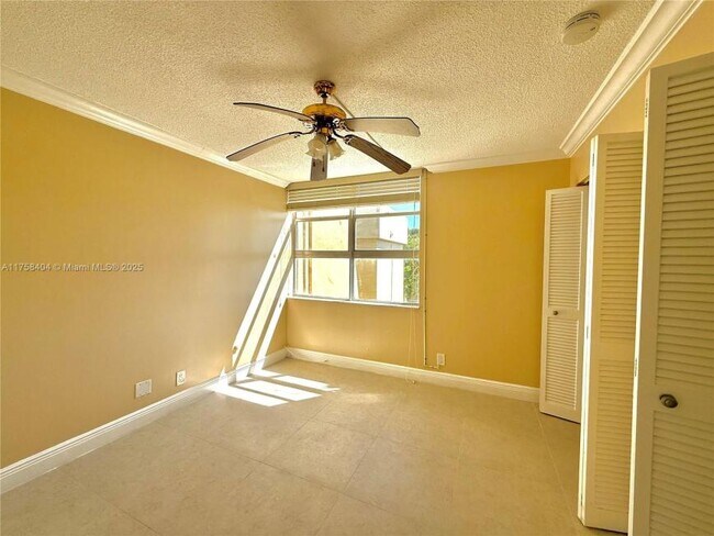 Building Photo - 2 bedroom in North Miami Beach FL 33179
