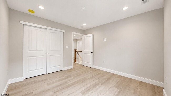 Building Photo - 456 S Nectar Ave