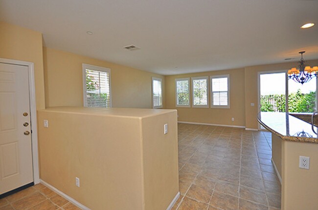 Building Photo - Stunning 3 Bedroom Condo in San Marcos wit...