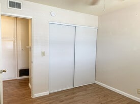 Building Photo - 9687 Azalea Cir