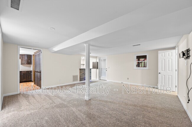 Building Photo - 7020 Bonnamere Dr