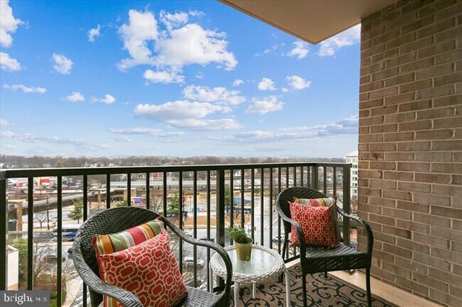 Building Photo - 4 Monroe St