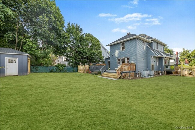 Building Photo - 12 Risley Pl