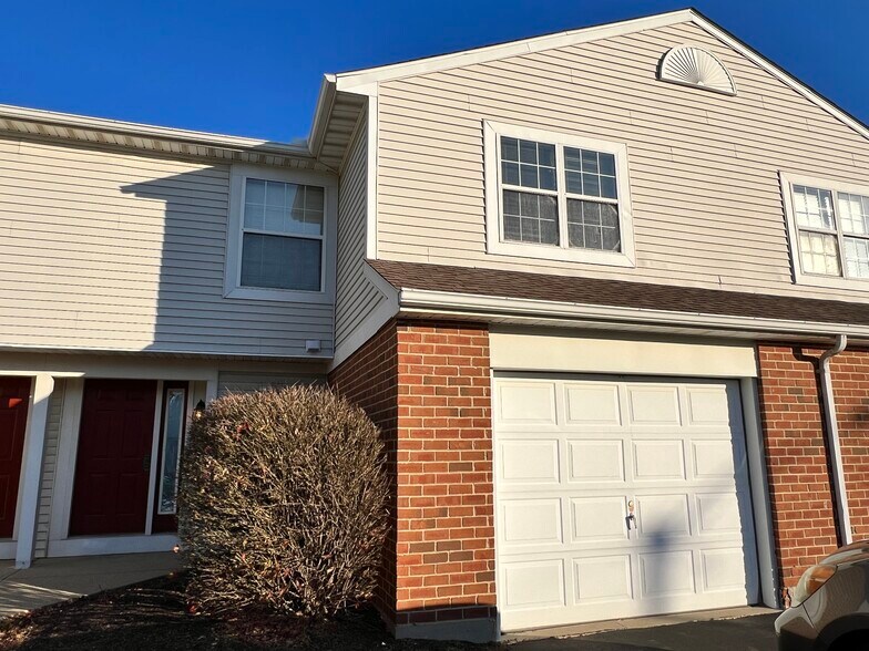 Building Photo - 2334 Raider Dr