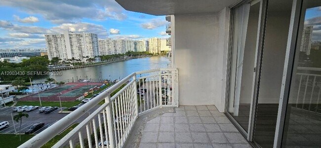 Building Photo - 18051 Biscayne Blvd