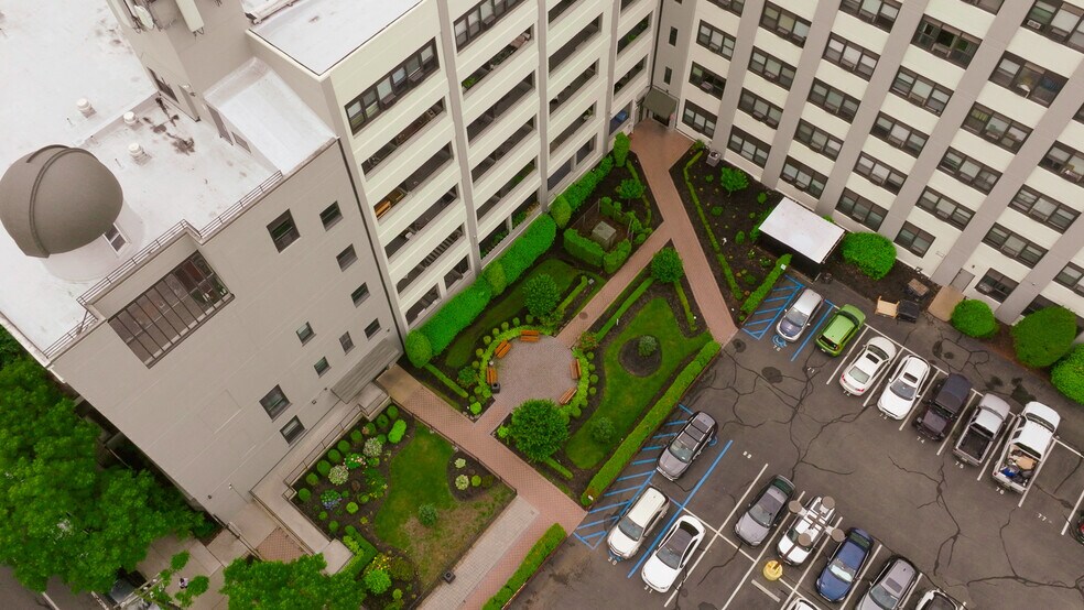 Building Photo - 300 Adams St