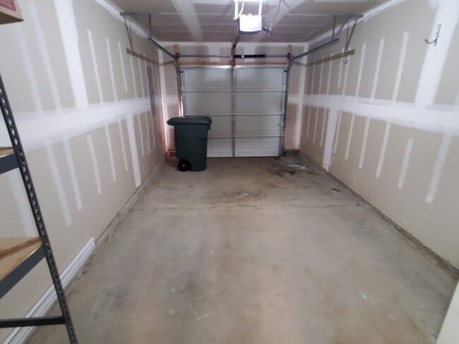 Building Photo - 3465 Avalon Lake Dr SW