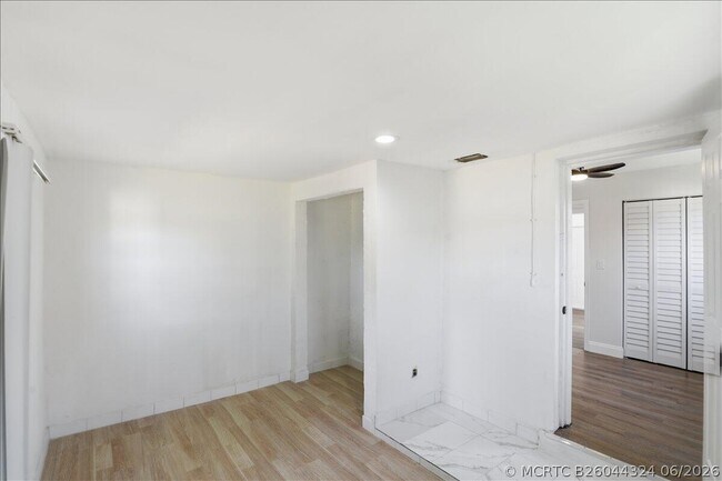 Building Photo - 270 SW 10th Ave
