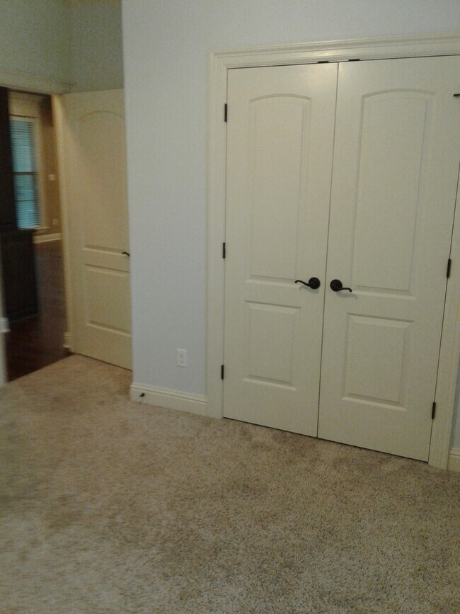 Building Photo - ** BEAUTIFUL 3/2 HOME IN TIBURON **