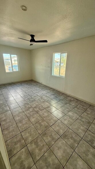 Building Photo - 4828 S 35th Dr