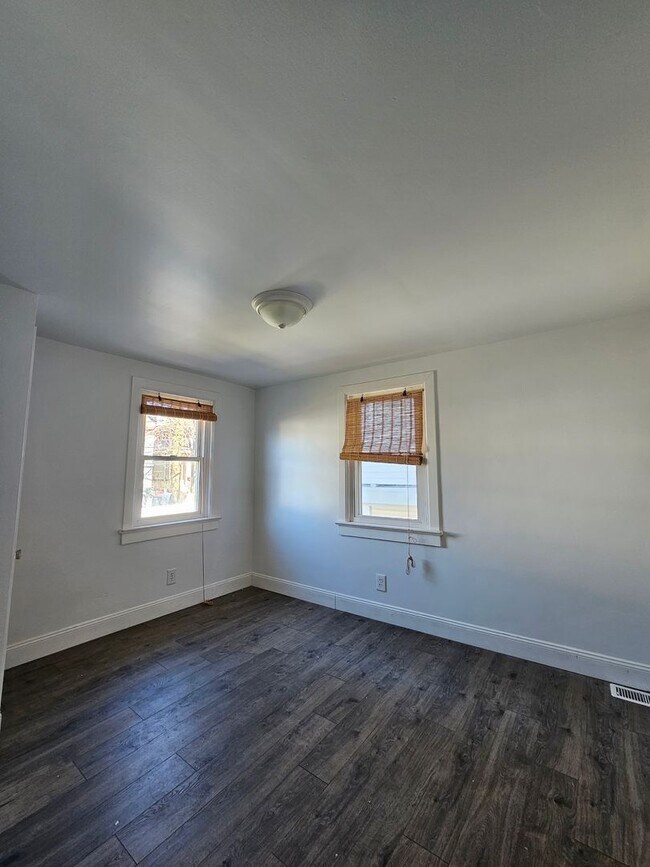 Building Photo - 513 Poplar St