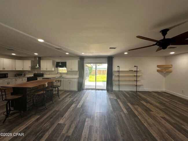 Building Photo - 112 Woodlawn Dr