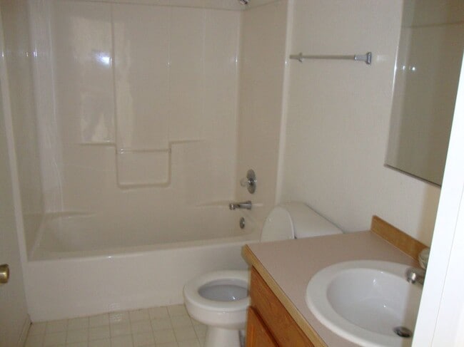 Building Photo - 1284 Barzona Ave